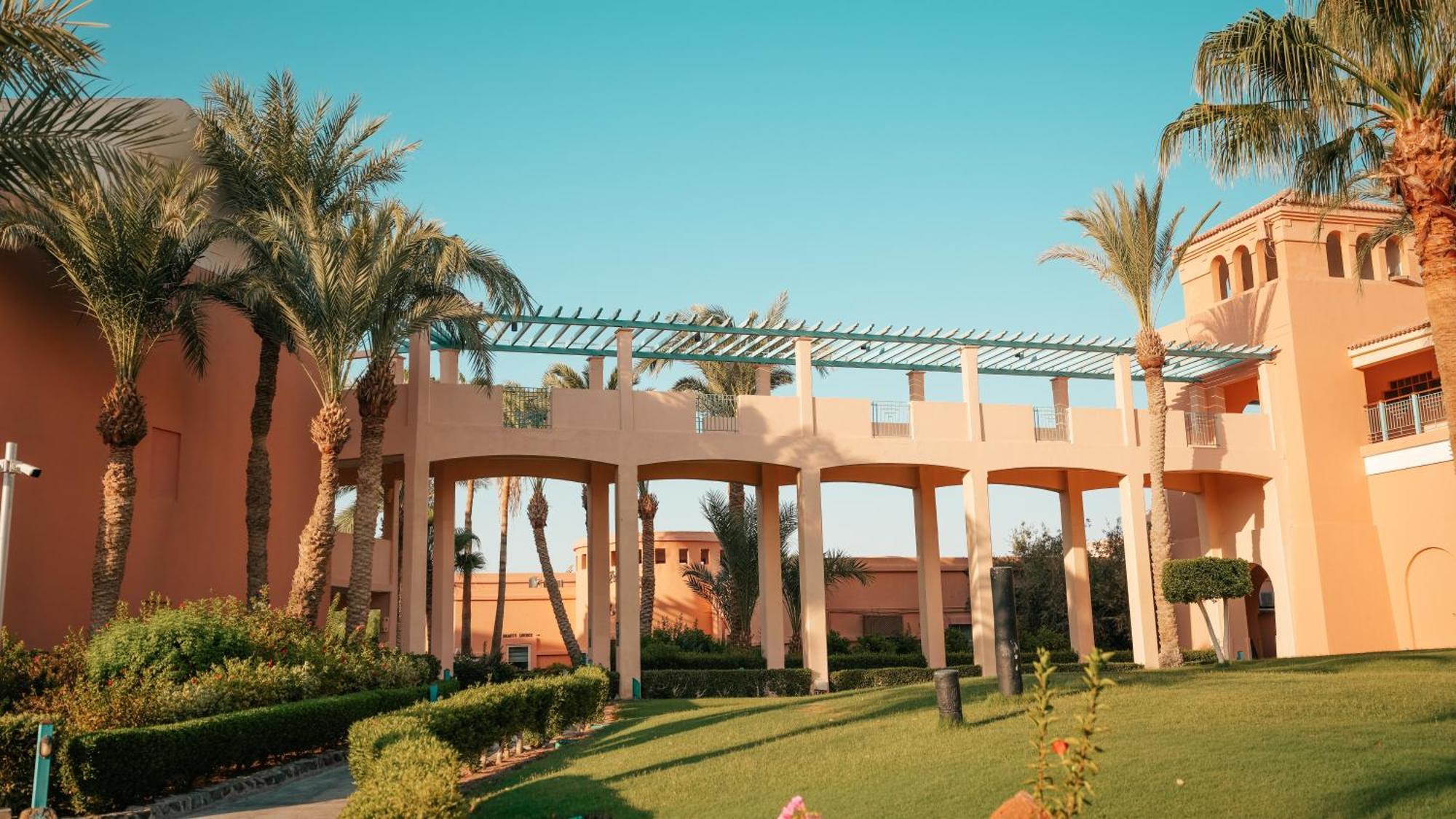 منتجع وسبا موفنبيك الجونة